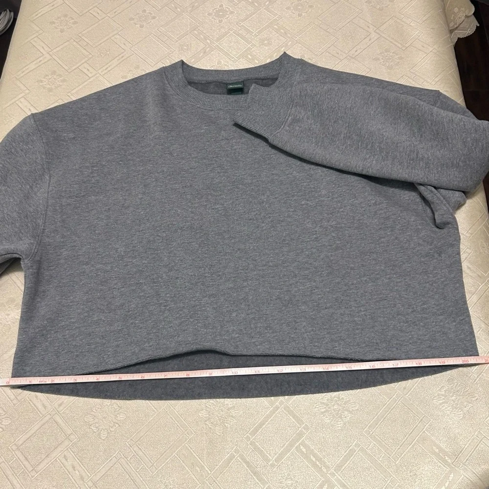 Wild Fable Wild Grey Cropped Raw Hem Crewneck Sweatshirt Pullover Boxy Cozy XS - Picture 7 of 9